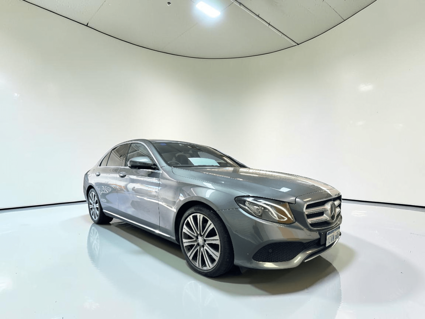 
								MERCBZ E200 full									