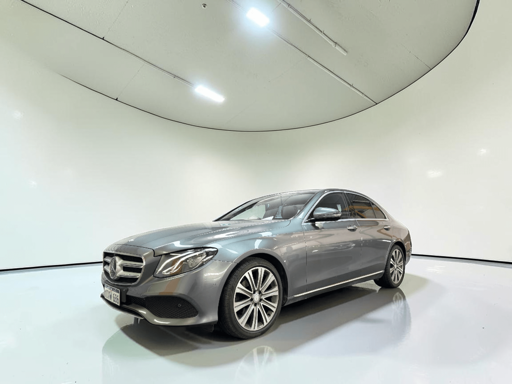 
								MERCBZ E200 full									