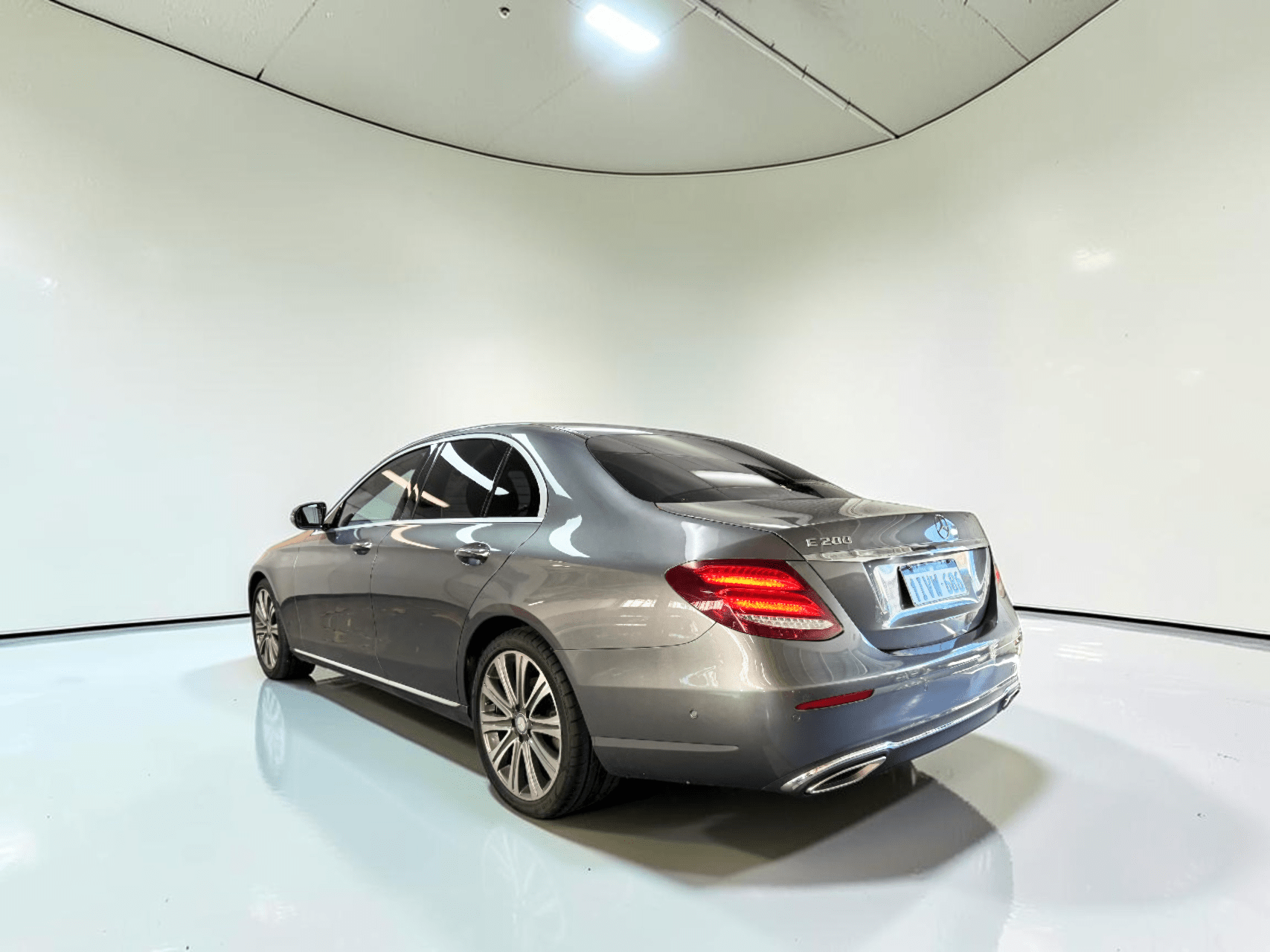 
								MERCBZ E200 full									