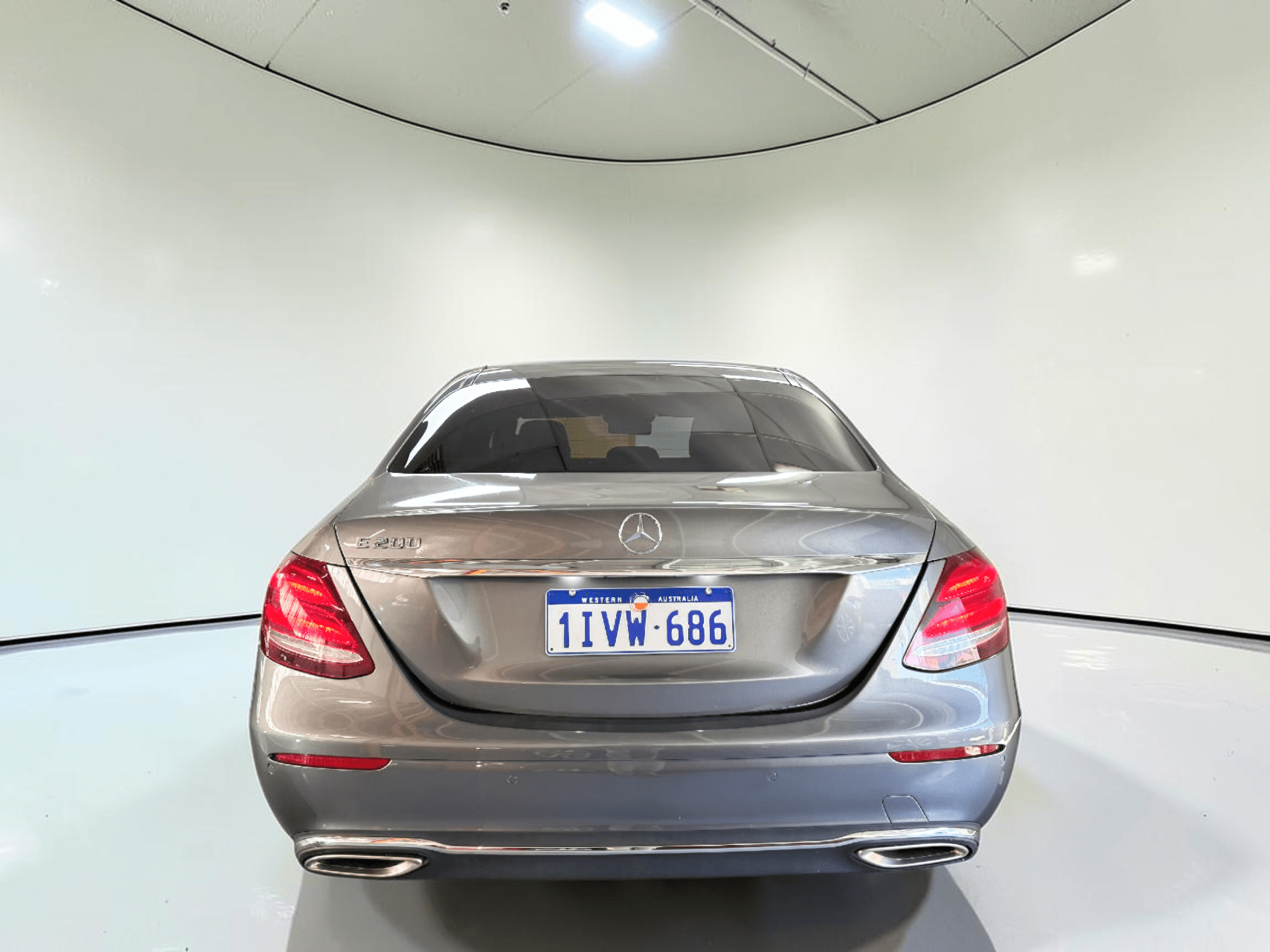 
								MERCBZ E200 full									