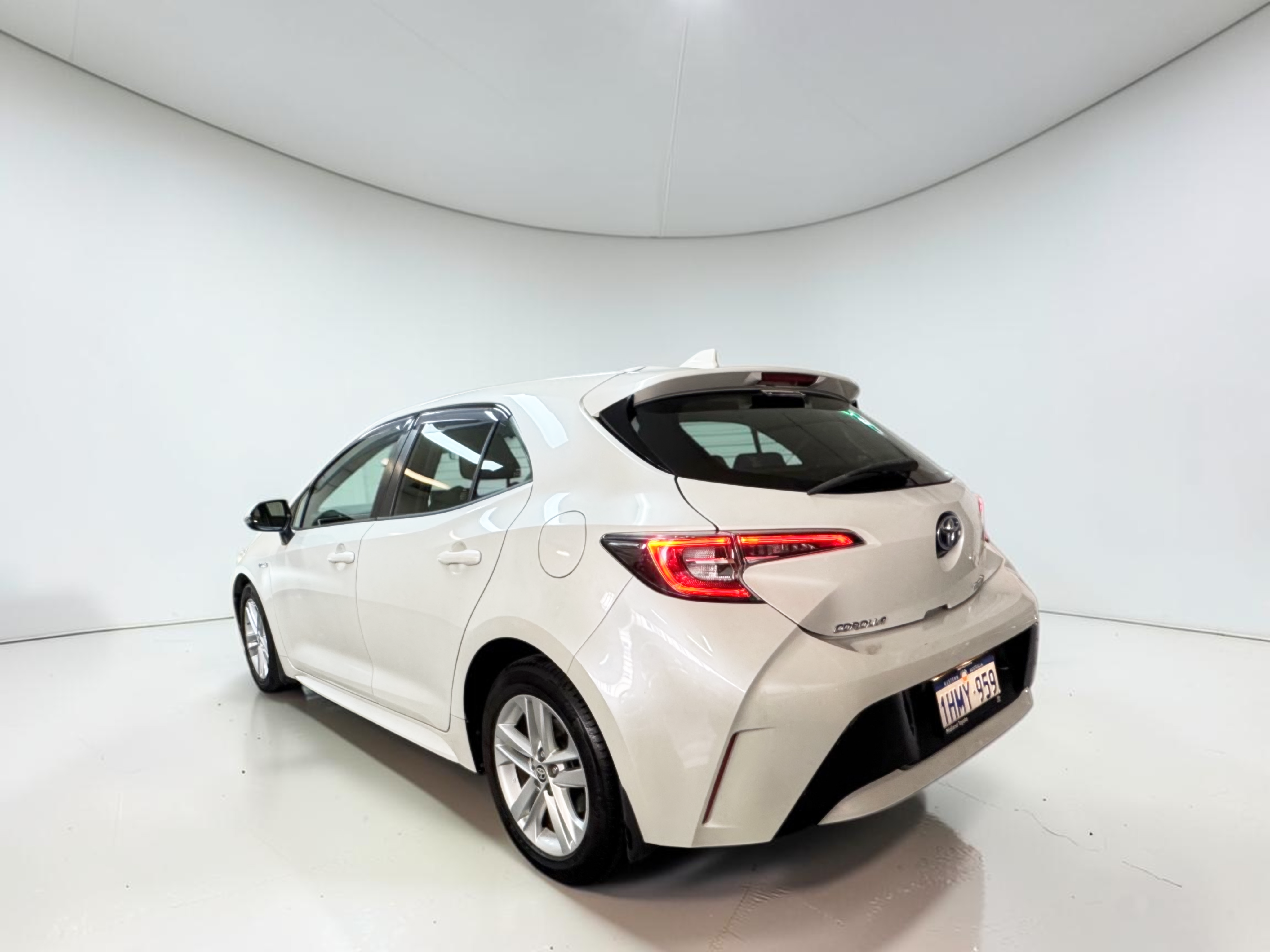 
								TOYOTA COROLLA full									