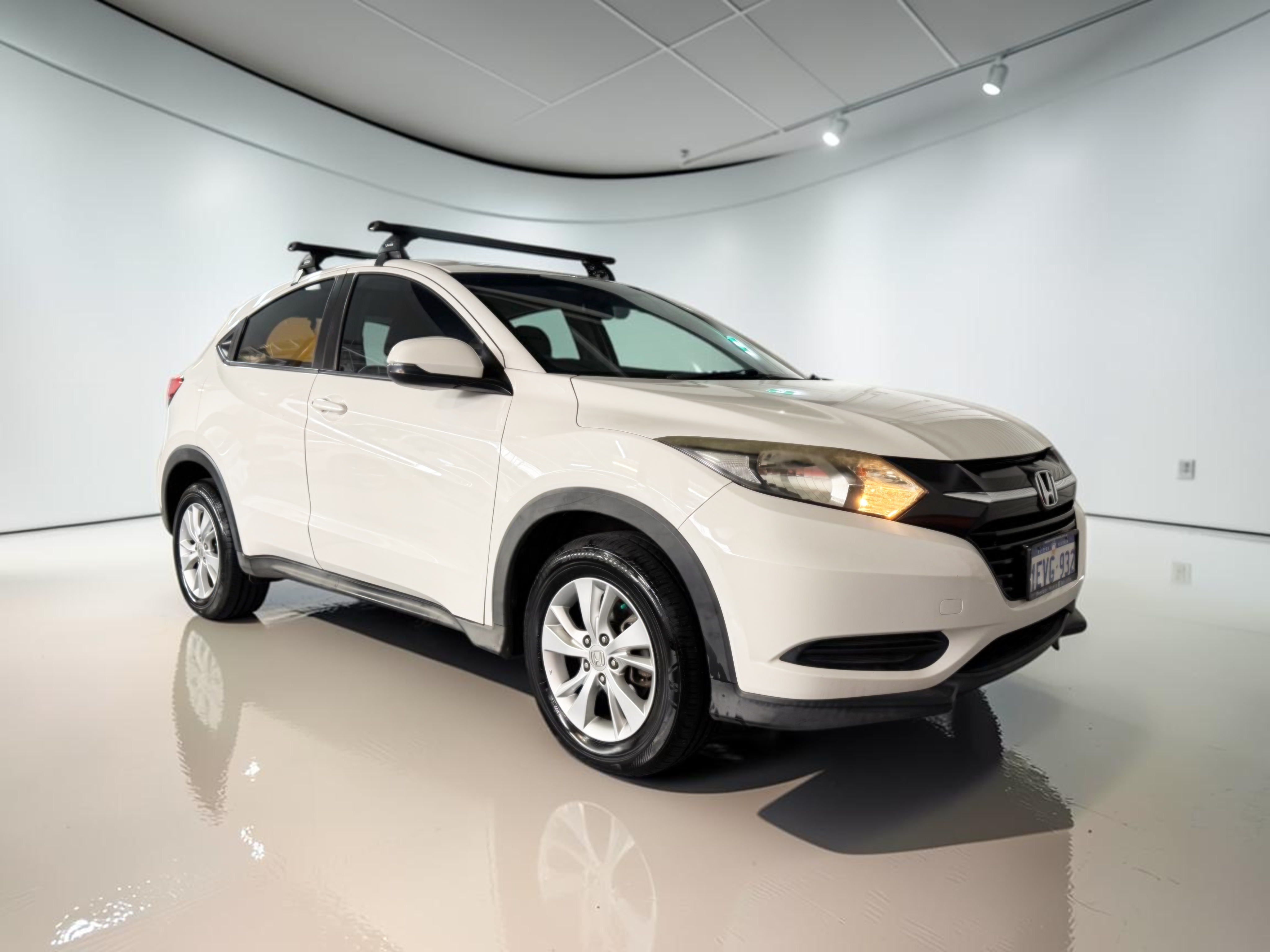 
								HONDA HRV SOLD full									