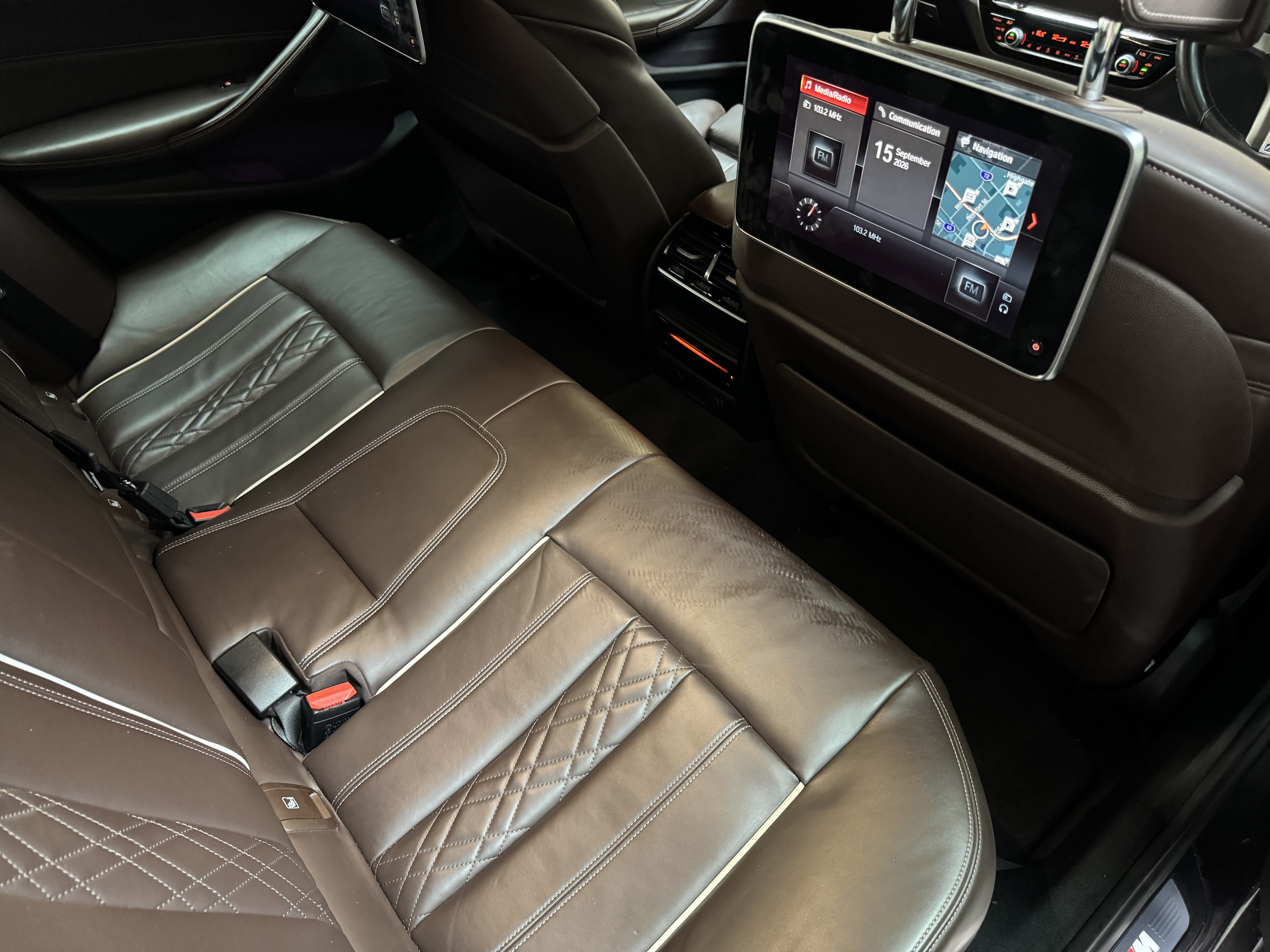 
								BMW 540i full									