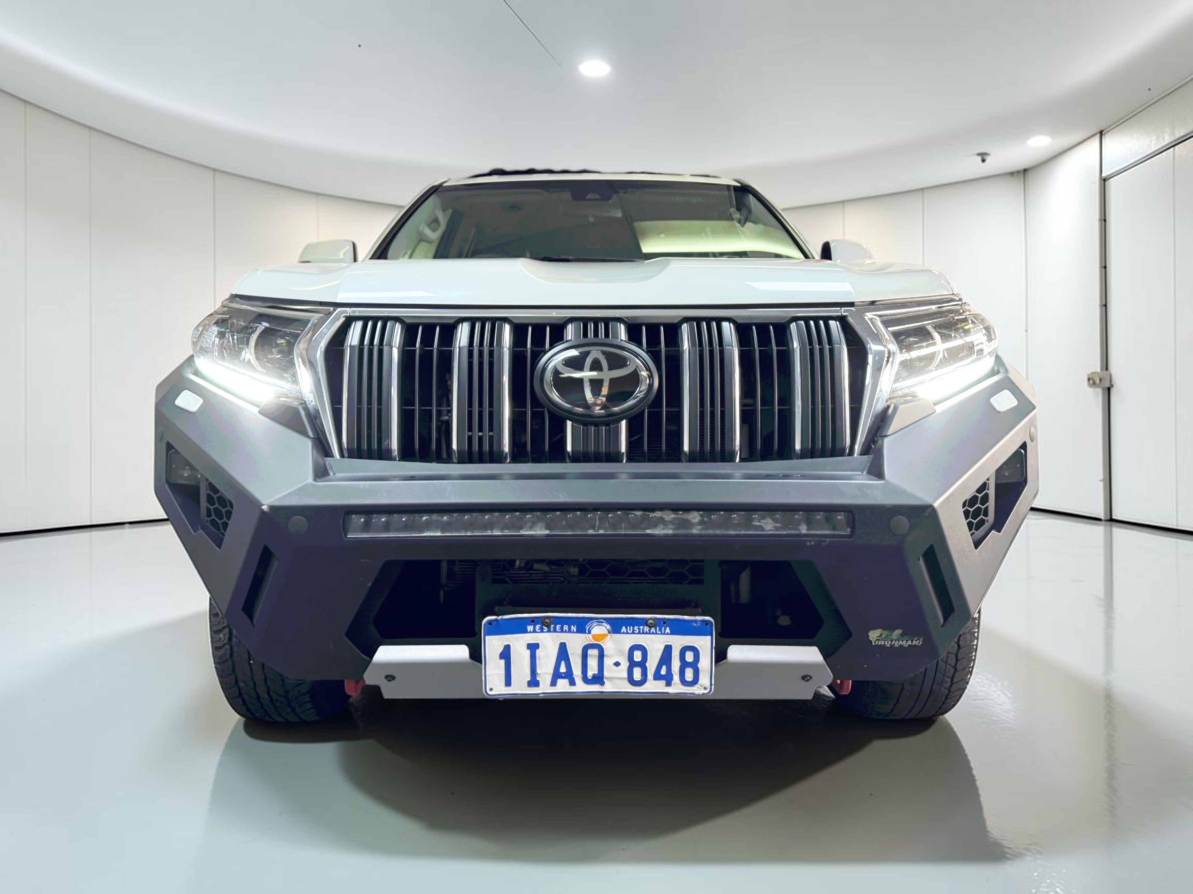 
								TOYOTA PRADO full									