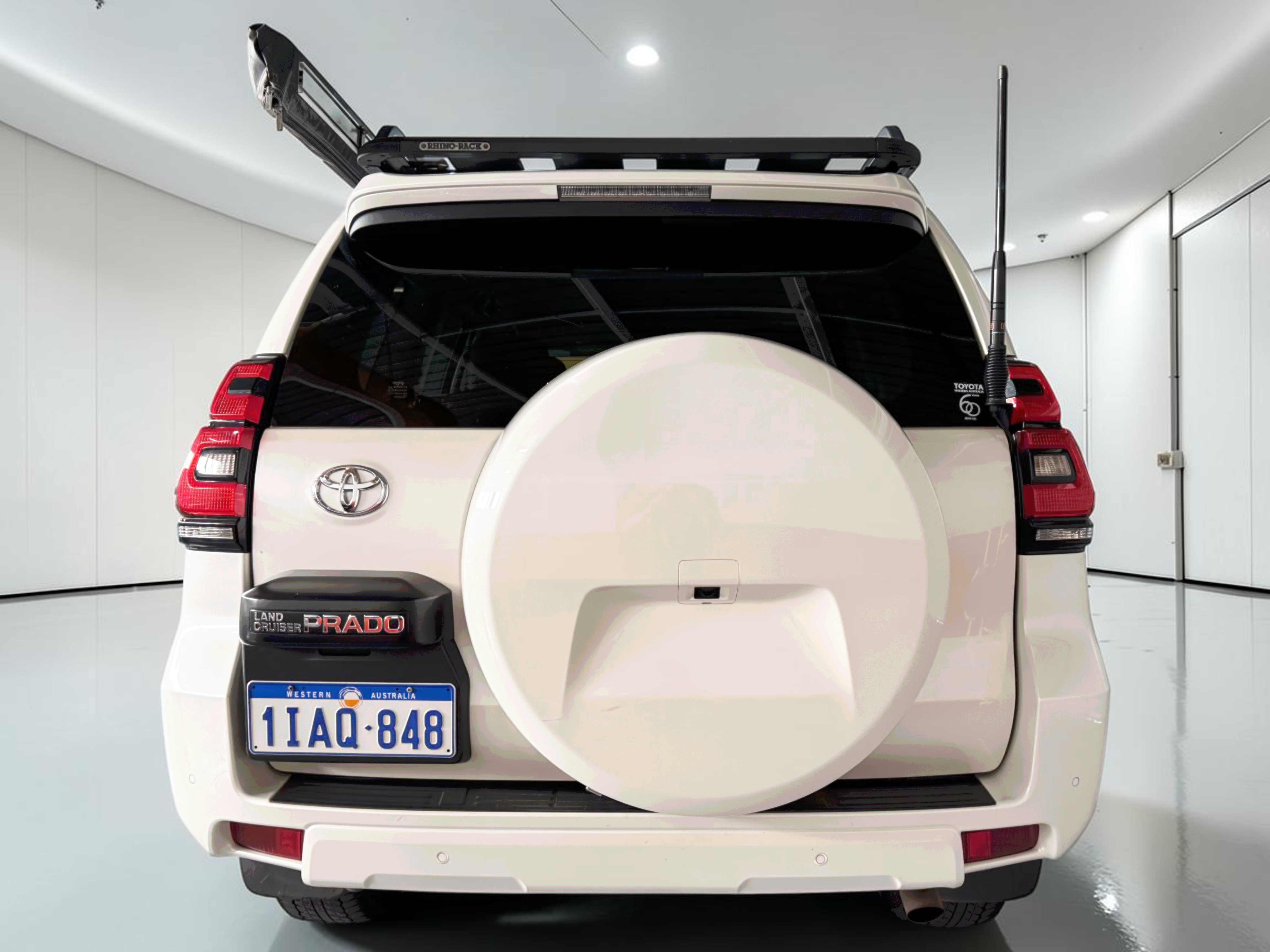 
								TOYOTA PRADO full									